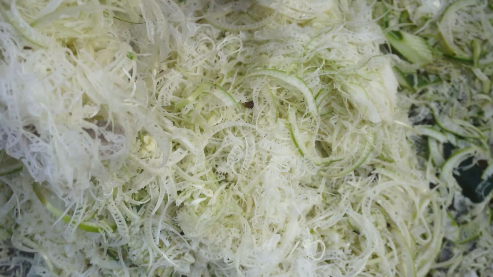 Chế biến thân cây chuối như thế nào cho gà ăn?