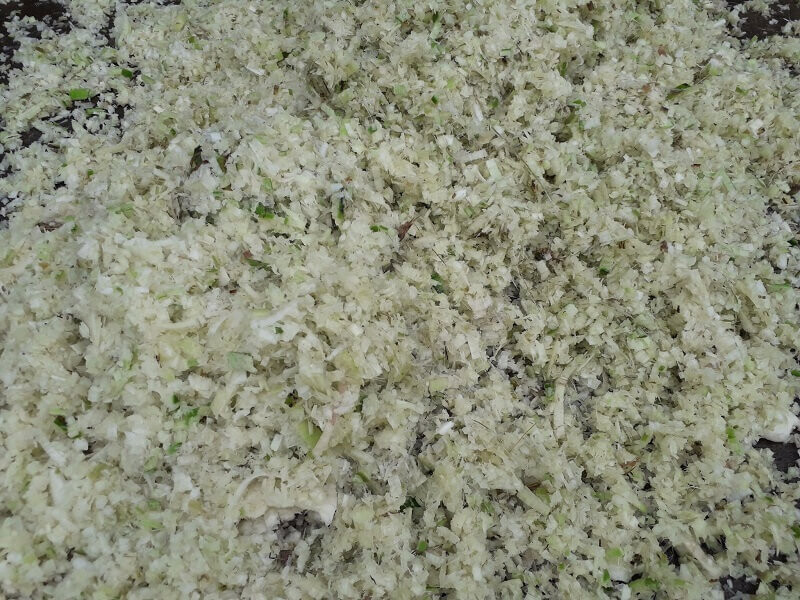 Mỗi giai đoạn của gà sẽ có cách cho thân chuối băm khác nhau 